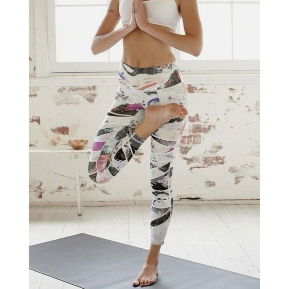 Lululemon High Times Pant 7/8 - Size 6